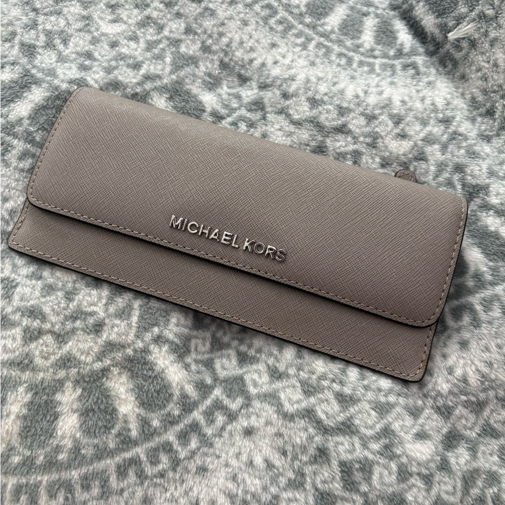 Michael Kors Gray Jet Set Travel Wallet